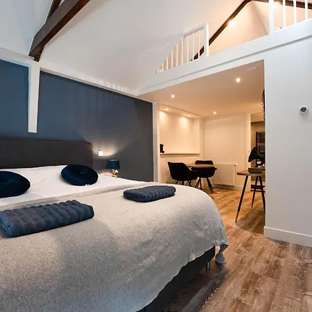 Familie Hotel & Apartments Alkmaar 3*