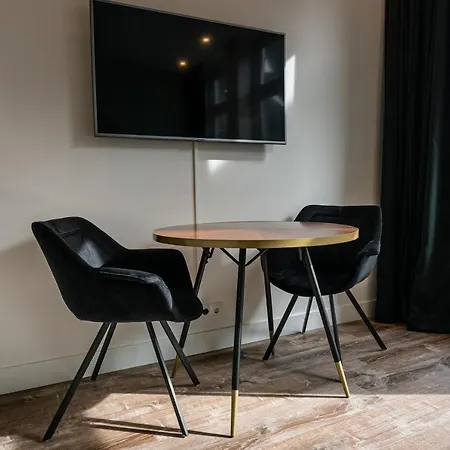 Familie & Ξενοδοχείο