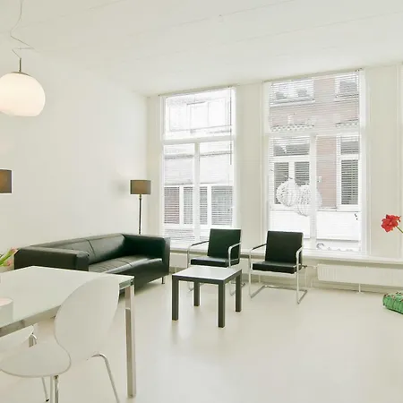 Familie Hotel & Apartments Alkmaar 3*