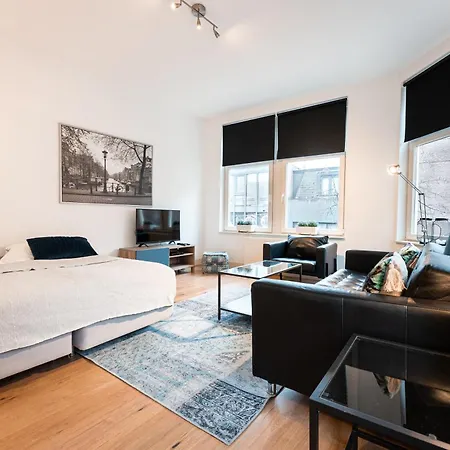 Familie Hotel & Apartments Alkmaar 3*